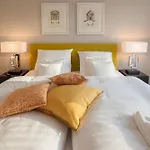 Louisa Bellevue Apartment *